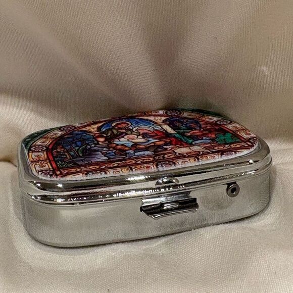 Nativity Scene Christian Travel Pill Box 2 Compartment Medicine Pill Case NEW - Picture 3 of 5